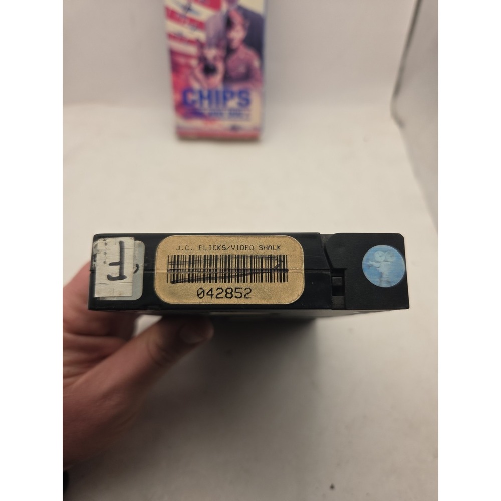 CHIPS THE WAR DOG VHS Brandon Douglas WWII German Shepherd 1989 Disney - Picture 4 of 8